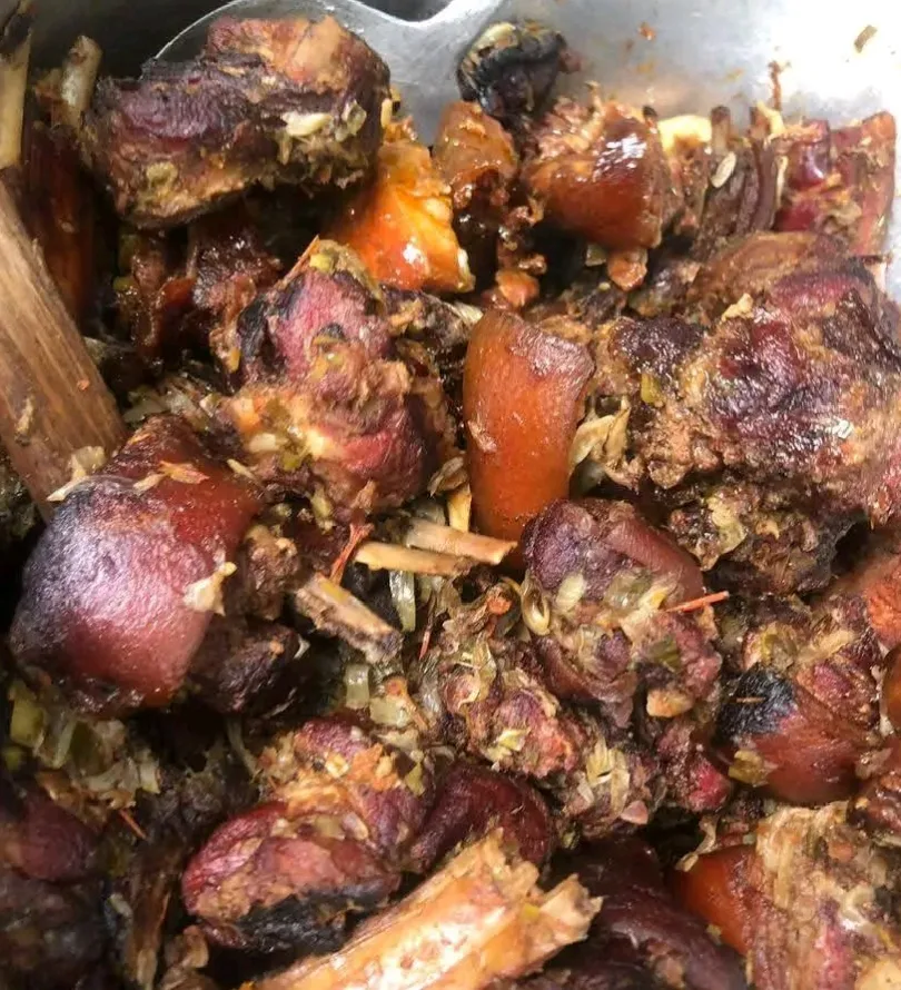 Porc sauté avec attieké