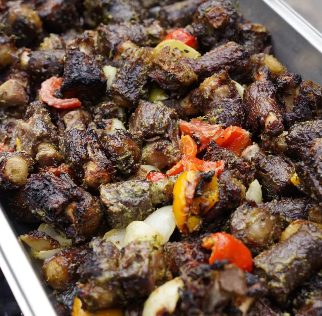 Queue de boeuf braisé  avec attieké