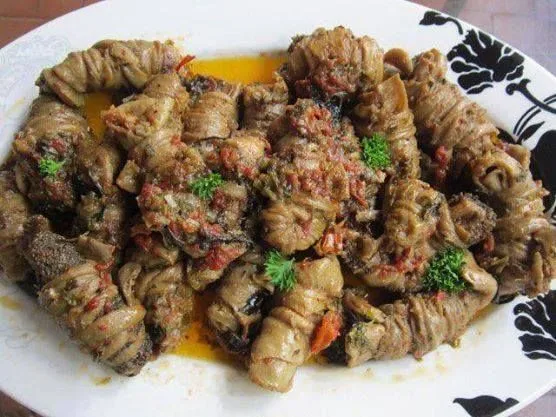 Sauté de tripes mouton  avec attieké