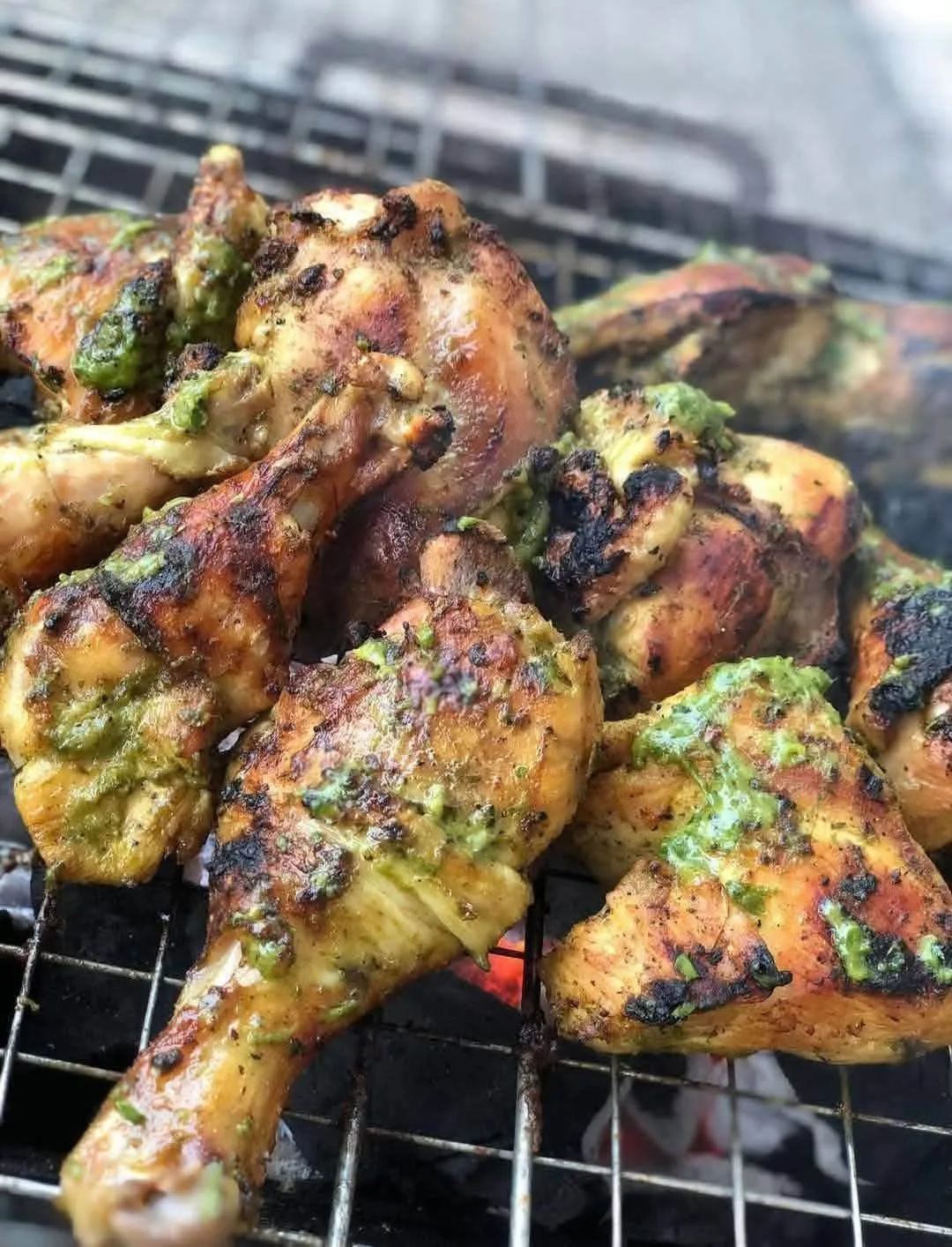 Poulet braisé, attieké/ alloco